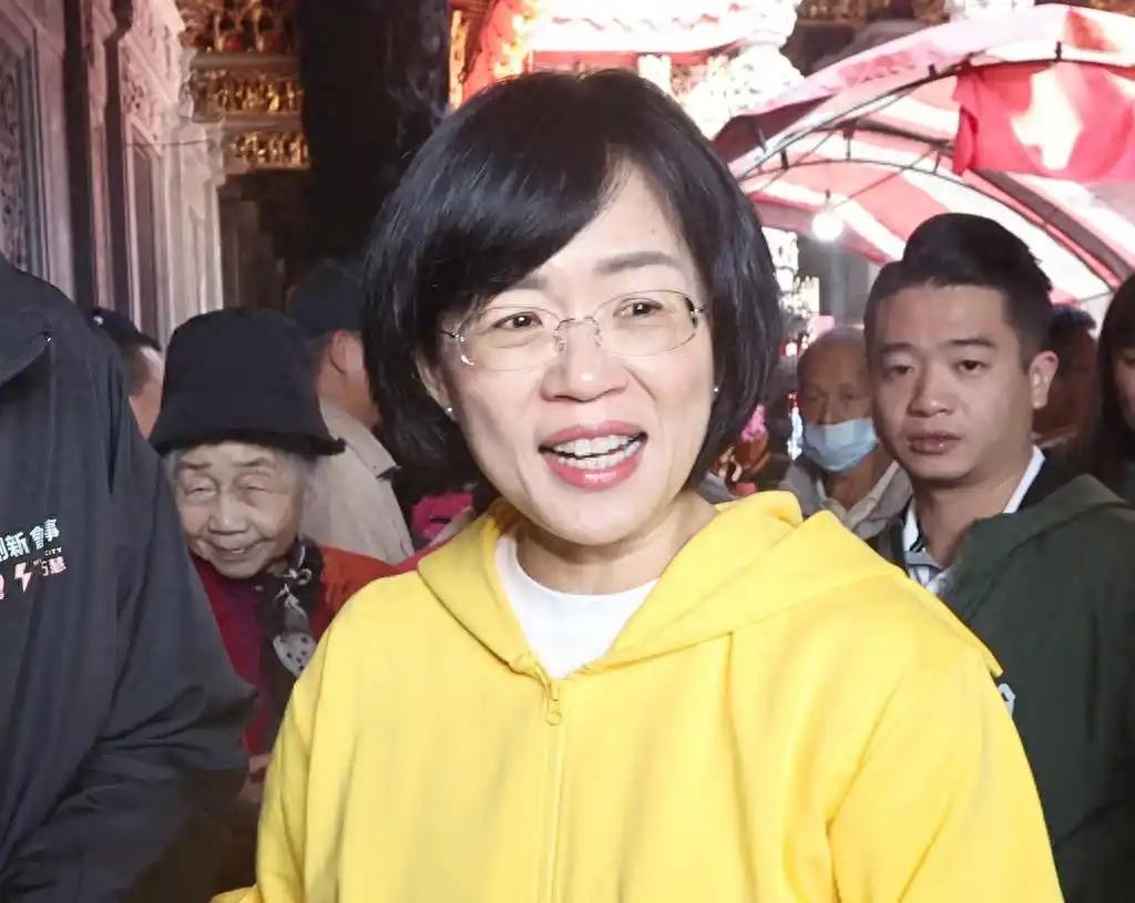 什么样的父亲教出什么样的女儿！

苏贞昌的女儿苏巧慧在2日前往板桥广德里参加活动