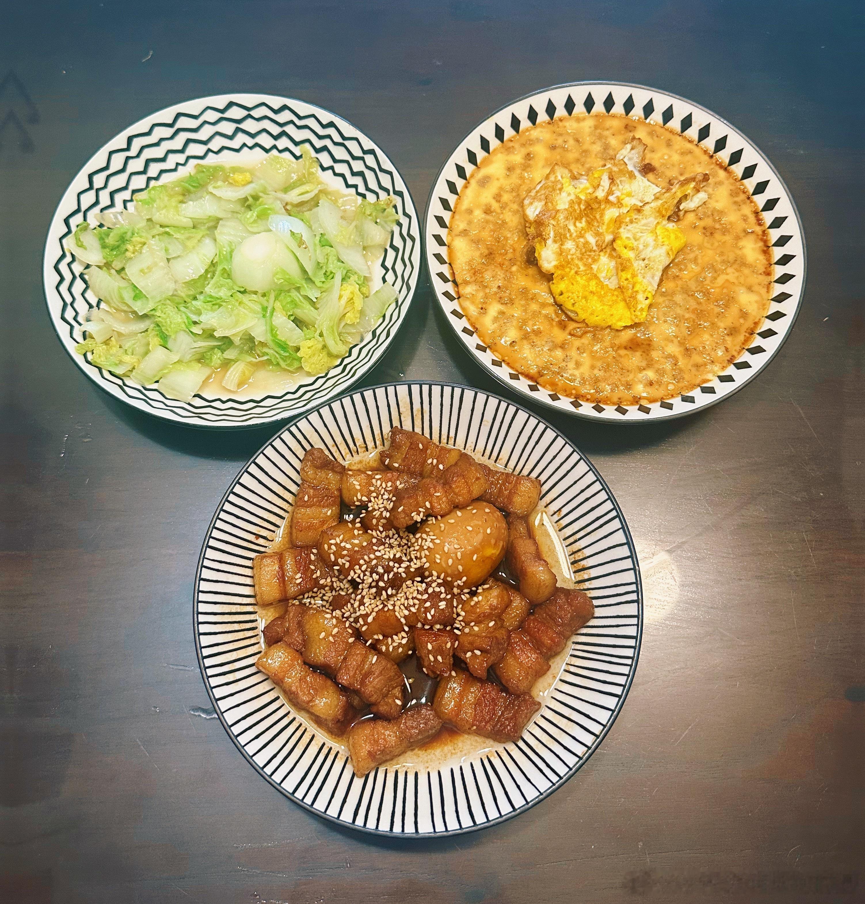 七情六欲只剩食欲用昨天的榴莲内瓢煲的鸡汤努力干饭ing 