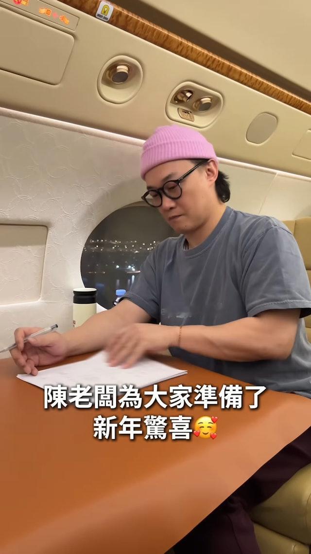 陈奕迅拍片意外曝光私下特殊癖好疑有极度洁癖，与富豪刘銮雄极似！
陈奕迅（Easo
