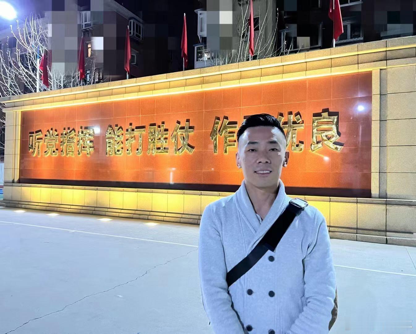 小李飞车 很多粉丝朋友好奇李副总到底是干什么的，怎么这么正直还有实力！无论是在特