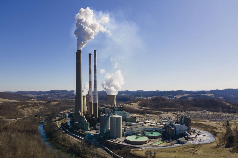 3月10日消息，特朗普正考虑抑制能源价格，选项涵盖限制美国石油出口等举措。此前，