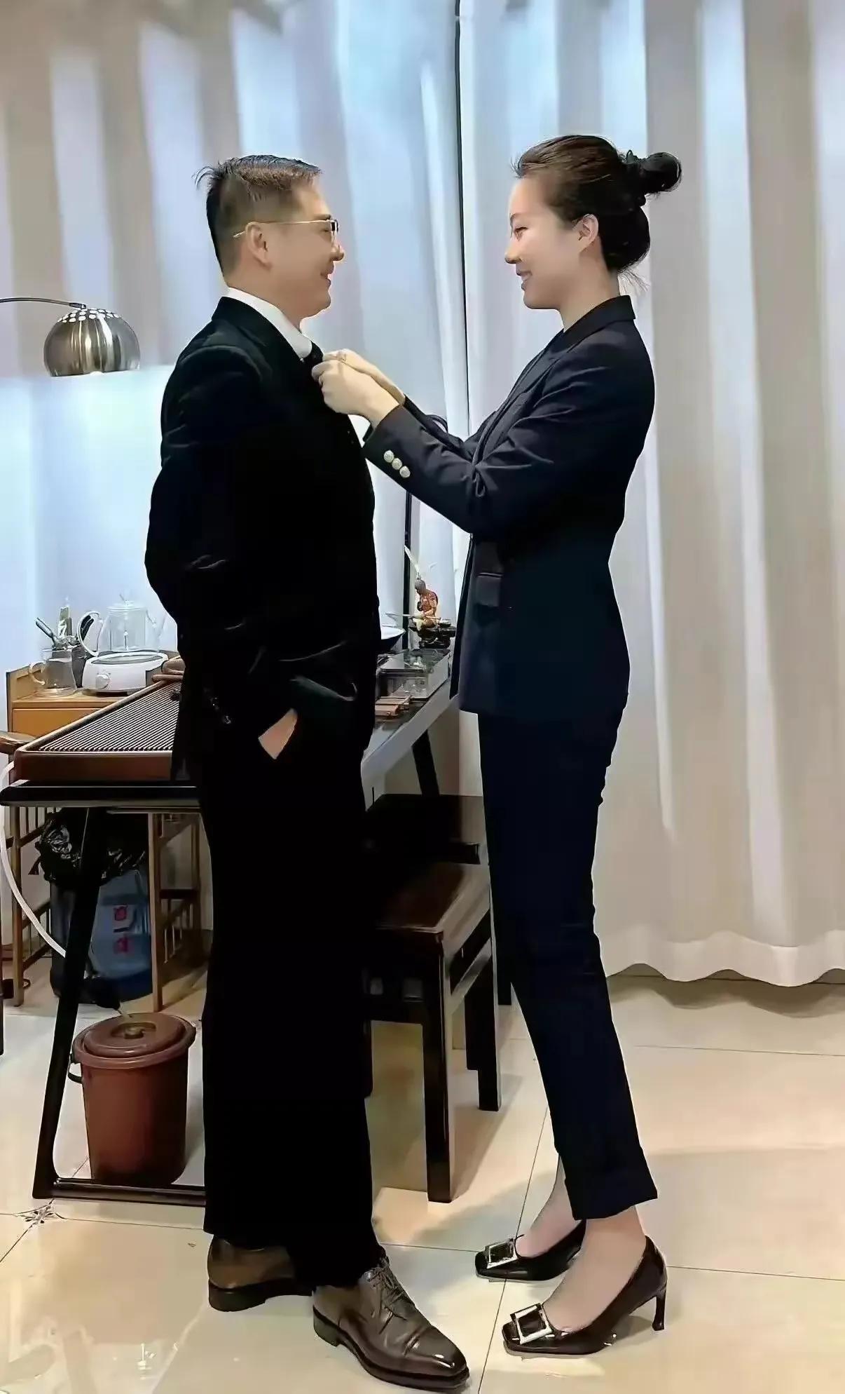 
想和你吃饭的人，
酸甜苦辣都爱吃；
想送你回家的人，
东西南北都是路；
想和你