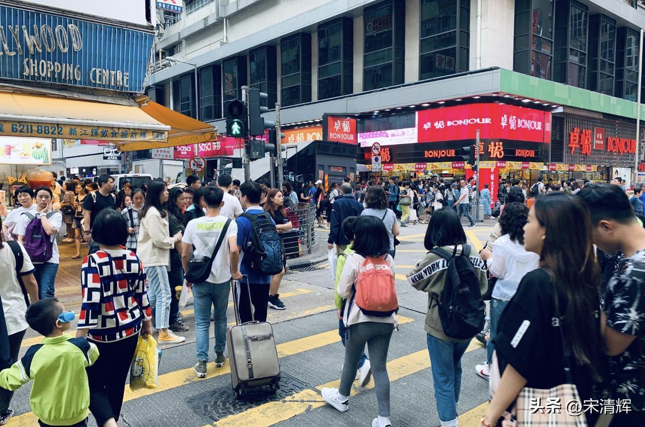 旺丁不旺财香港旅发局统计显示，2023年，香港全年入境旅客3400万人次，大陆旅