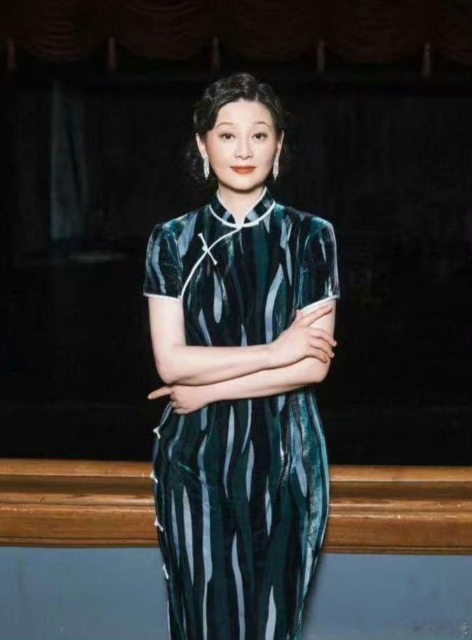 玉簟秋 玉簟秋闷声干大事，选角太会啦！王丽坤黑旗袍惊艳，叶青白旗袍温婉，再加上徐