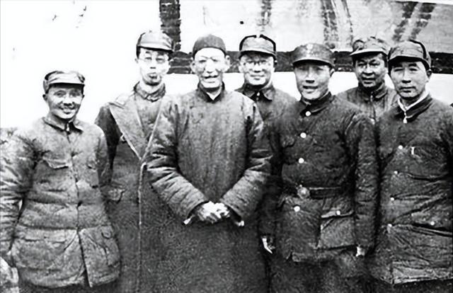 在1955年被逮捕，后毛泽东亲批：此人不可信任，并且服刑改造长达22年。
潘汉年