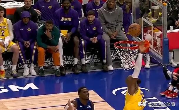 湖人 vs 活塞 最离谱5大争议判罚（直接断送9连胜）

1. 里夫斯突破被横臂