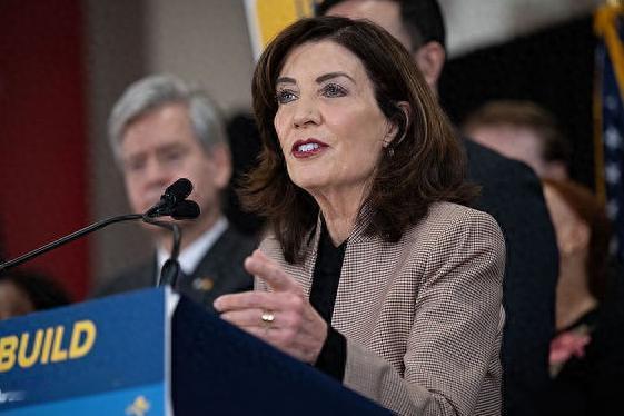 就在2月24日，美国那边彻底乱套了，最高法院直接出手，一句话就定了调，特朗普政府