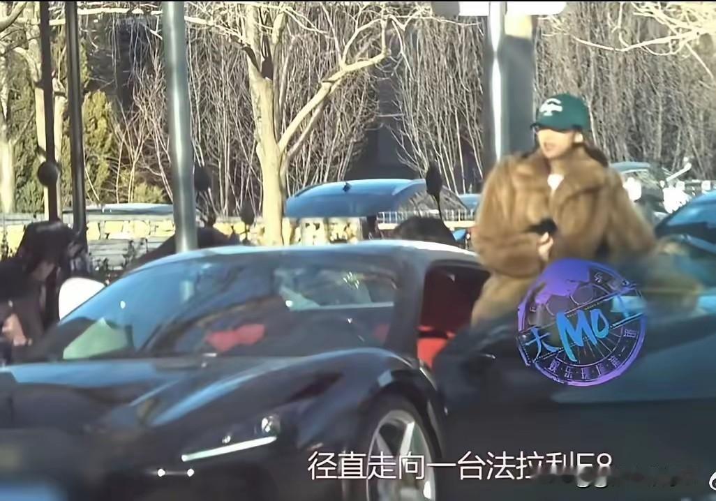 演员孙怡近日，因 开车不打转向灯，逼停出租车 的行为。引发网友热议！对此孙怡发文