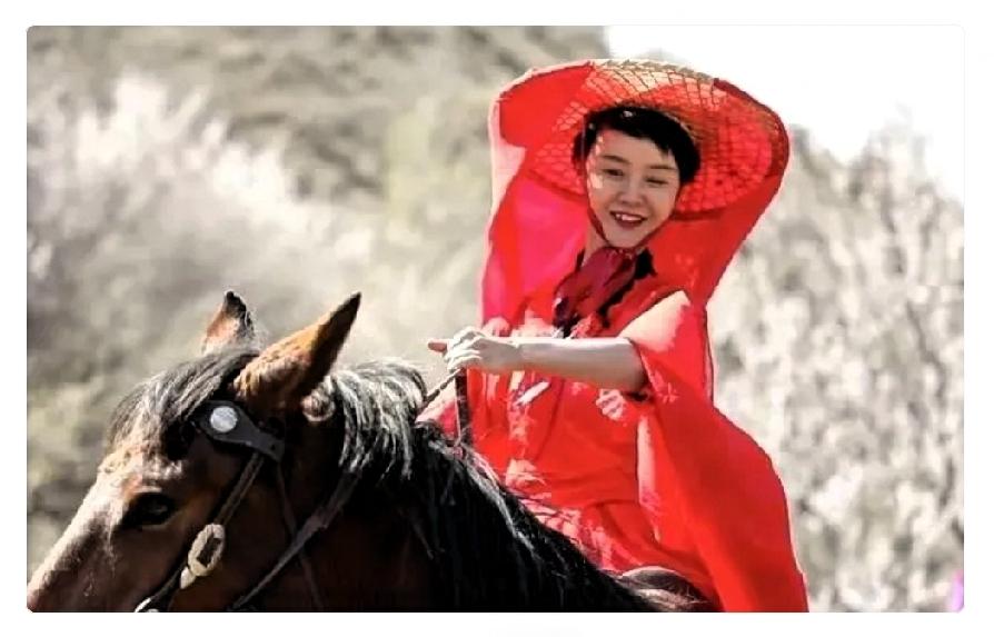 贺娇龙
她最挂在心上的人
不是她的母亲，也不是她的爱人，而是

边疆的牧民。  