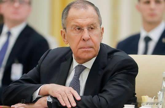 就在特朗普声称他与泽连斯基在海湖庄园探讨的20点和平计划“已达成95%的共识”的