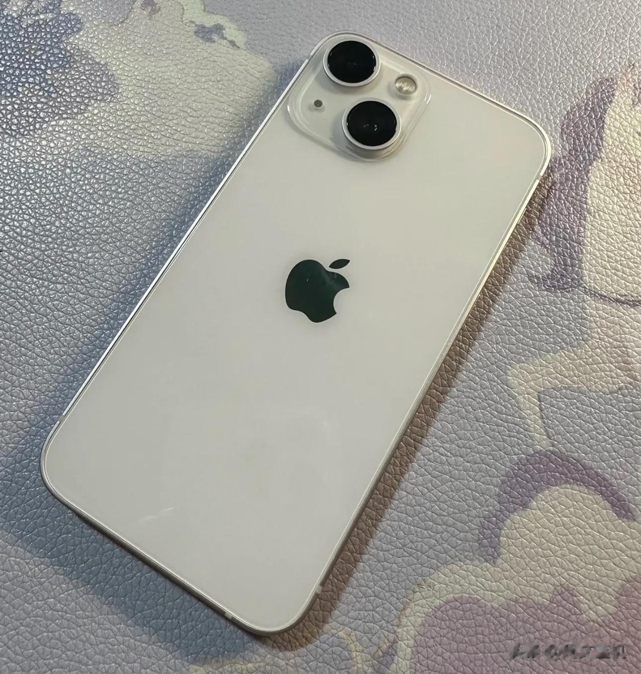 最近我看到一个有趣的话题，懂手机的人都用什么手机？目前手机市场有折叠屏，直屏，曲