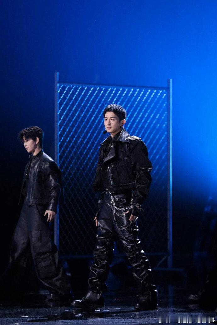 尚雯婕危晋宇合作官宣 从赛场伯乐到舞台战友！尚雯婕一路力挺危晋宇成长，冠军夜合作