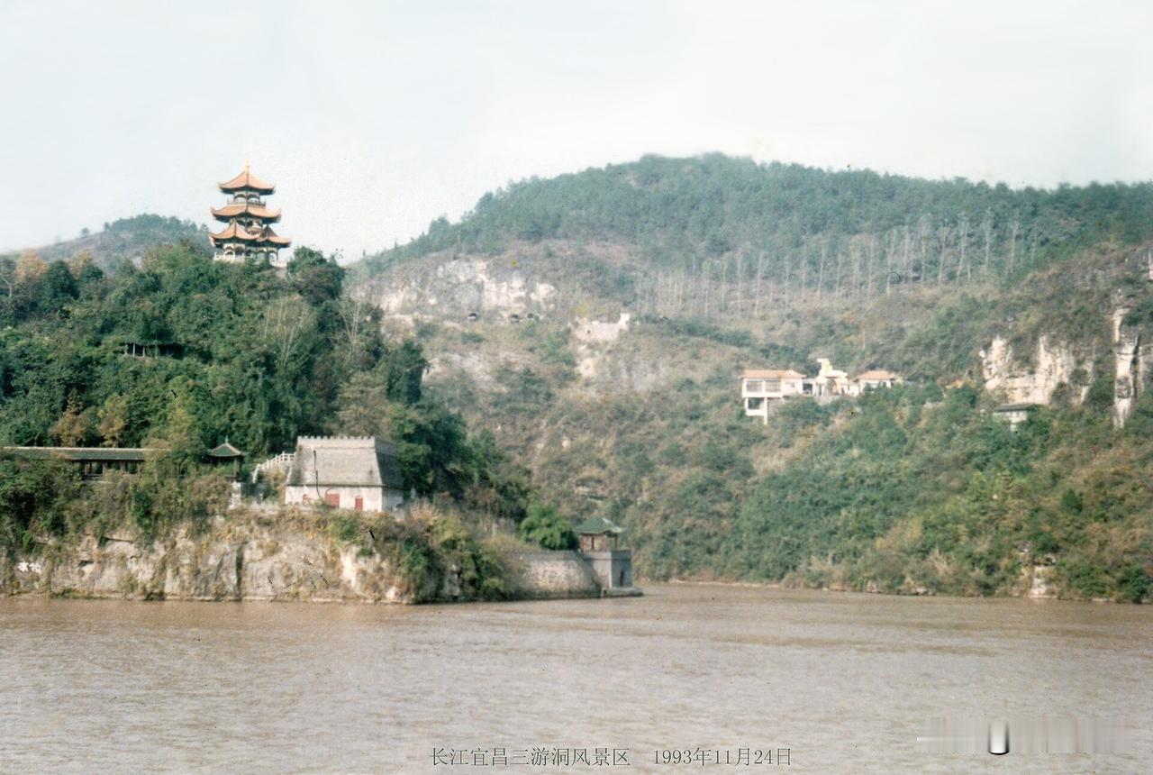 四十天，十万吨物资，他把中国的工业底子抢进了三峡

一九三八年秋天，湖北宜昌挤满