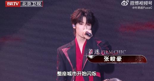 付思超北影节Tonight舞台 北影节大型舞台之上，付思超用心诠释Tonight