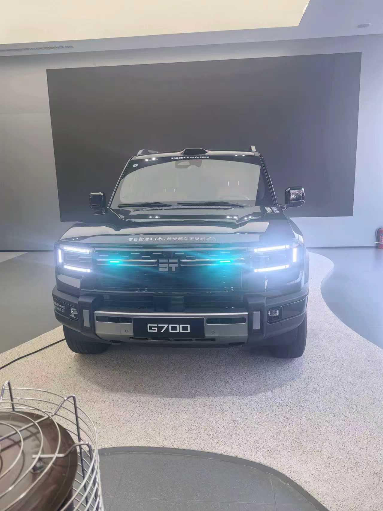 捷途纵横G700作为新晋硬派混动越野，全系34.13度磷酸铁锂电池、WLTC纯电