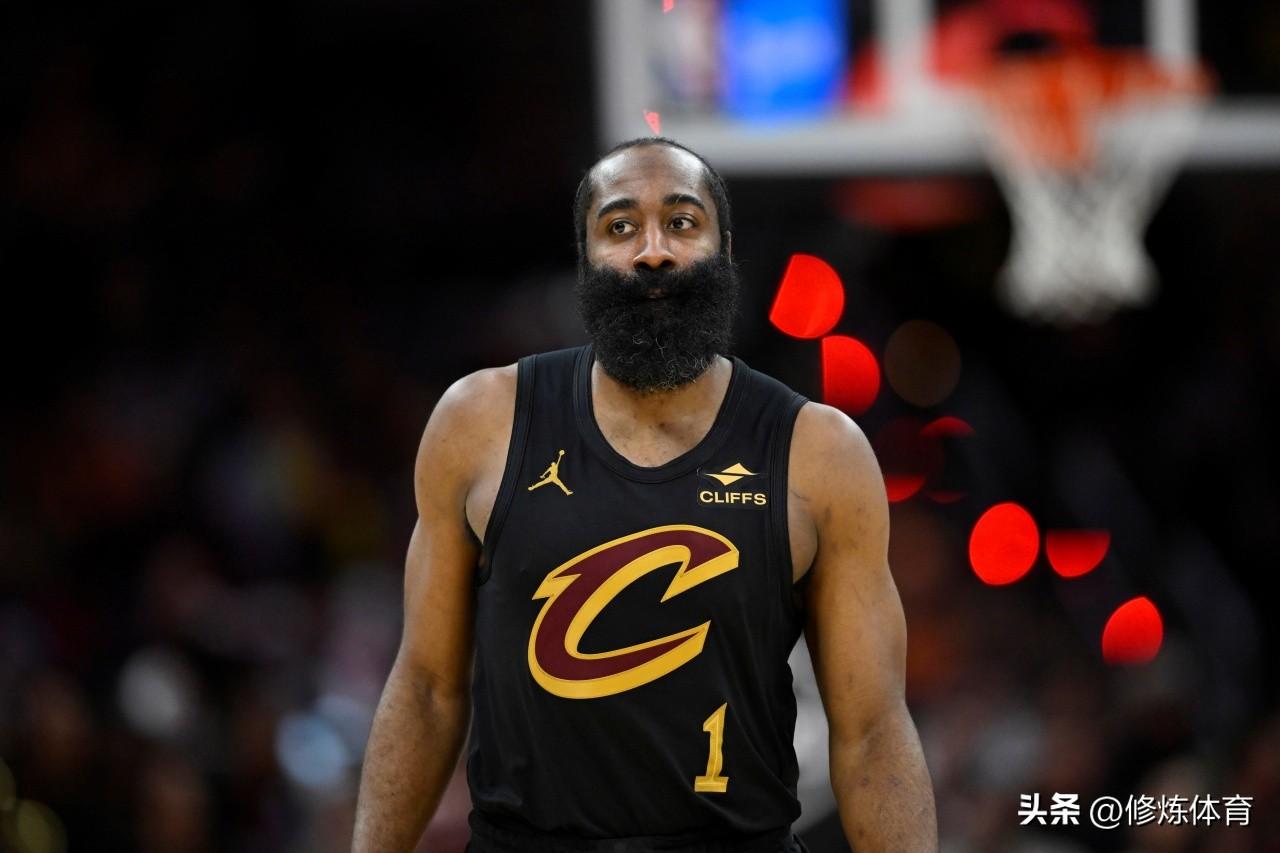 看看哈登加入骑士单场最高得分以及单场最低得分：

1、最高得分——30分，对阵魔