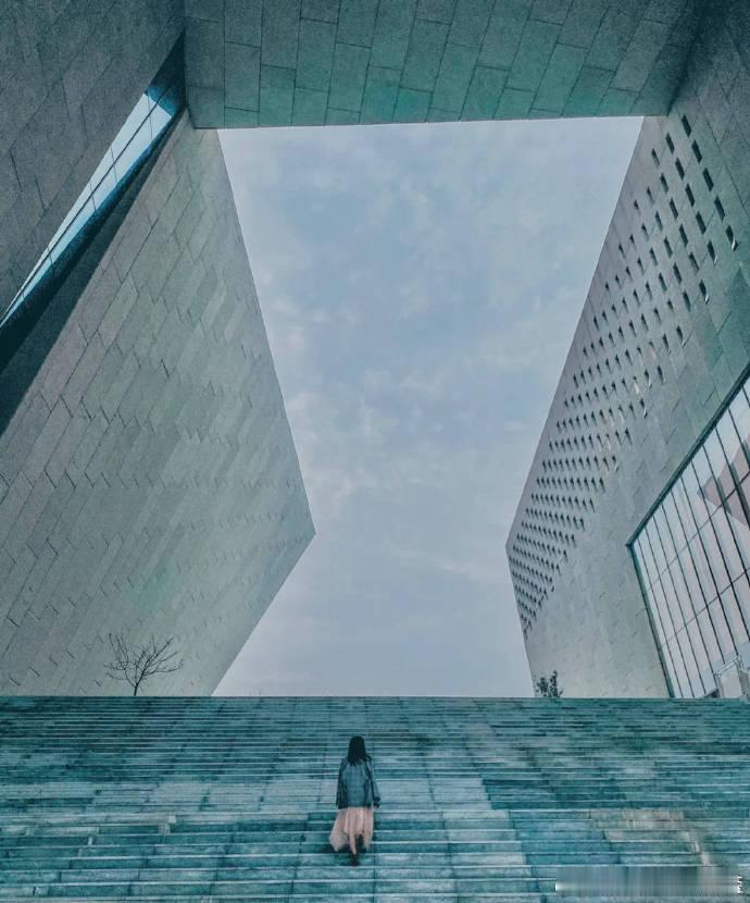 郑州文青打卡胜地 Get ！文艺青年打卡线路。1 郑州美术馆新馆。2 黑川纪章纪