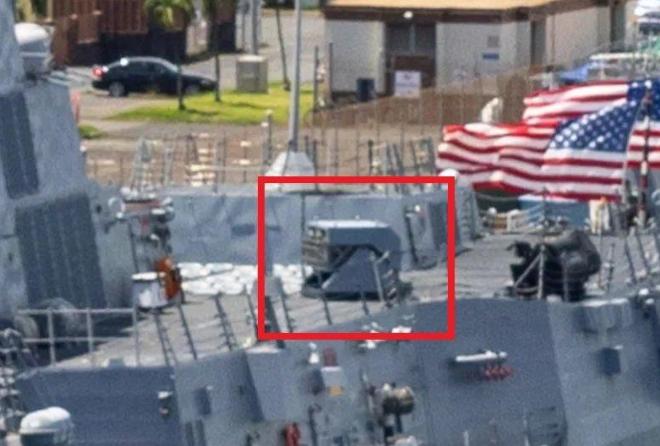 美军主力舰紧急加装新装置，反无人机体系全面升级！近日，阿利·伯克级驱逐舰“卡尔·