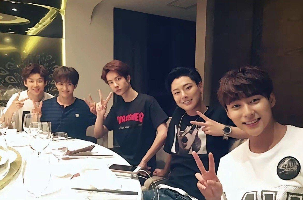 #UNIQ 解散#很多人都不知道《新年快乐》是UNIQ的歌吧，转转回收下我的眼泪