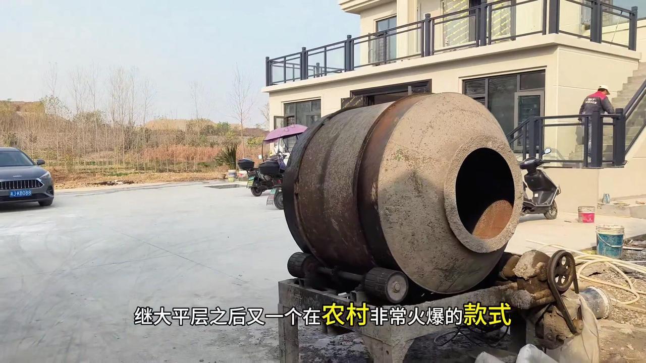 农村建错层别墅，外置楼梯成了最有争议的设计。有人觉得方便实用，有人觉得影响美观，
