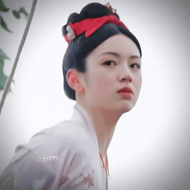 都说了叫周也的女人不好惹 周也的角色个个不好惹！《你好1983》硬刚全村搞服装发