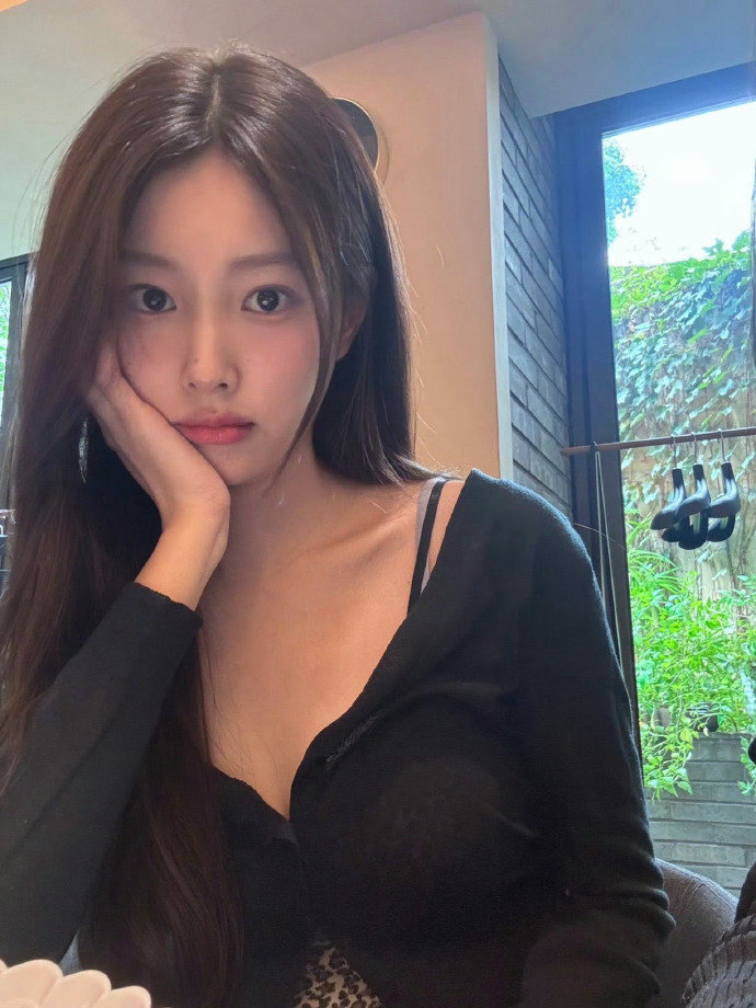 姜惠元 🐈好想用欧尼这样的脸活一次啊 