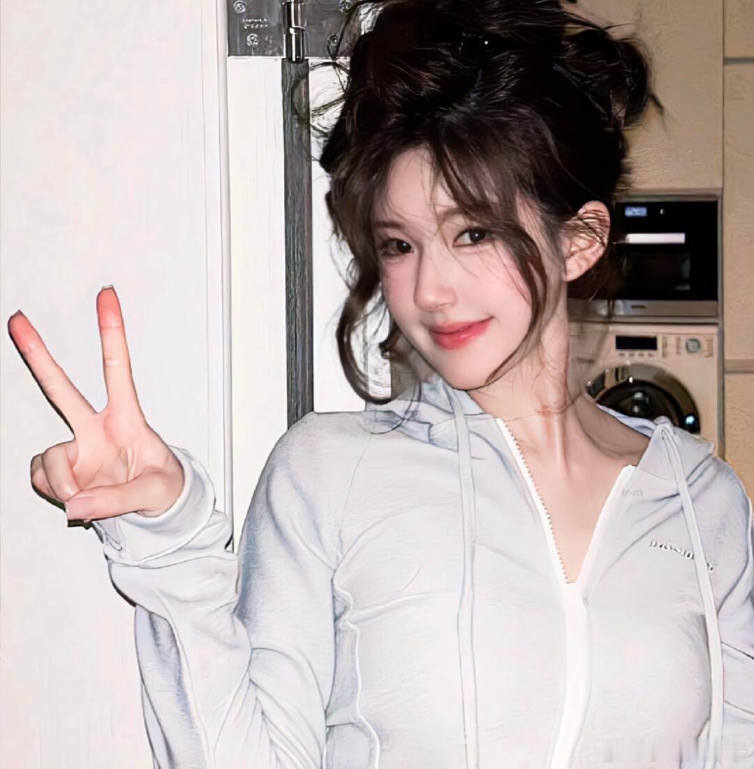 赵露思12小时ins点赞破百万 来喽来喽宝宝们，赵露思的美照来了每一个都很美嘟，