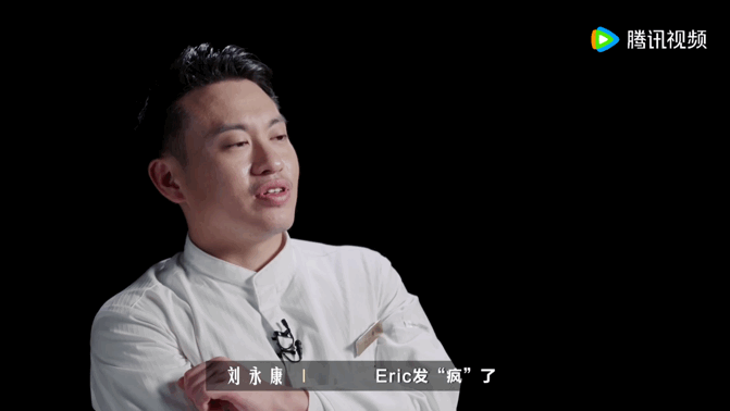谢霆锋能给我吃一口吗一饭封神合理怀疑谢霆锋内心疯狂吐槽录制待遇下降，坐在二楼观战