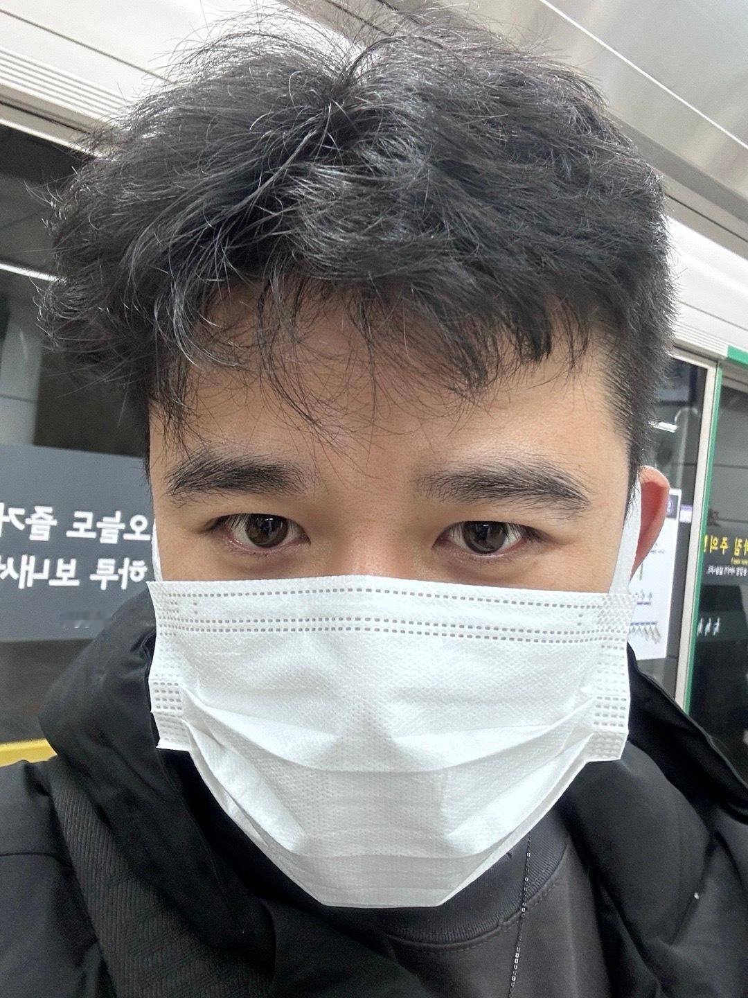 天呐，后面有个韩国男的长得好帅，想狐魅。 
