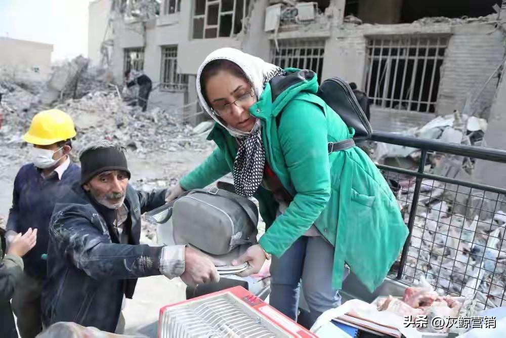 战争的残酷只有她们自己知道，
那种苦谁也理解不了，
谁也代替不了，
当美以的导弹