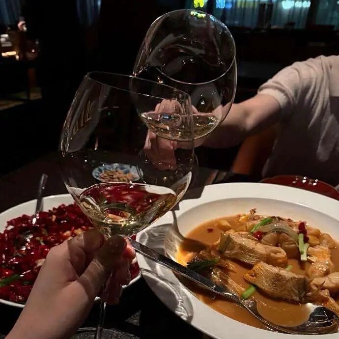 如果你的前任回头找你，说明在曾经这段关系里，你才是吃亏的那个人，对方的市场价，已