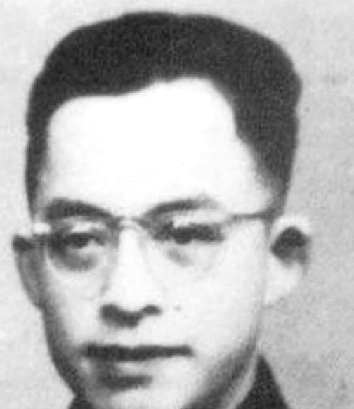 1949年，一位被俘的国军师长李碧光在审讯室里突然开口：“能否替我向周恩来发一封
