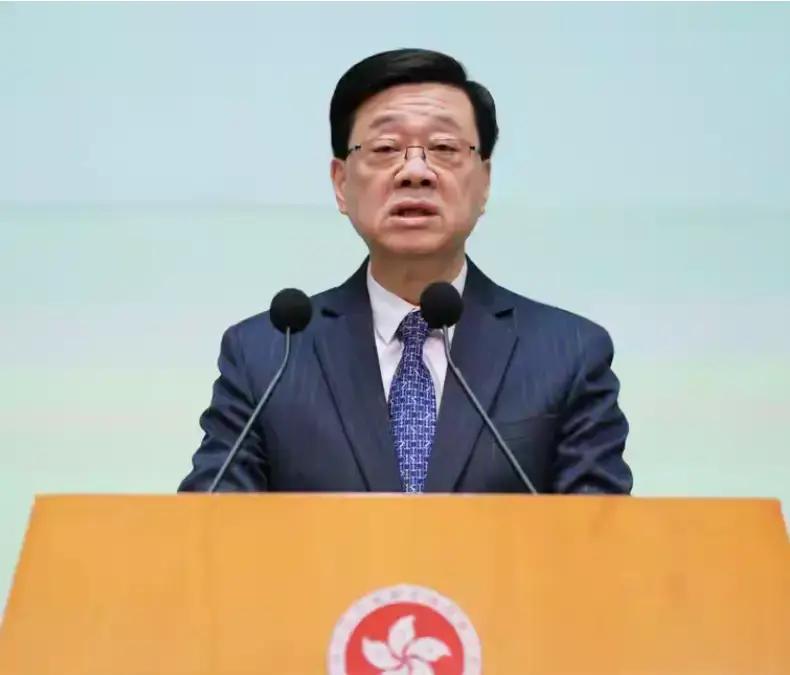 兜兜转转这么多年，香港总算想明白了
以前总觉得自个儿是“国际金融中心”，单打独斗