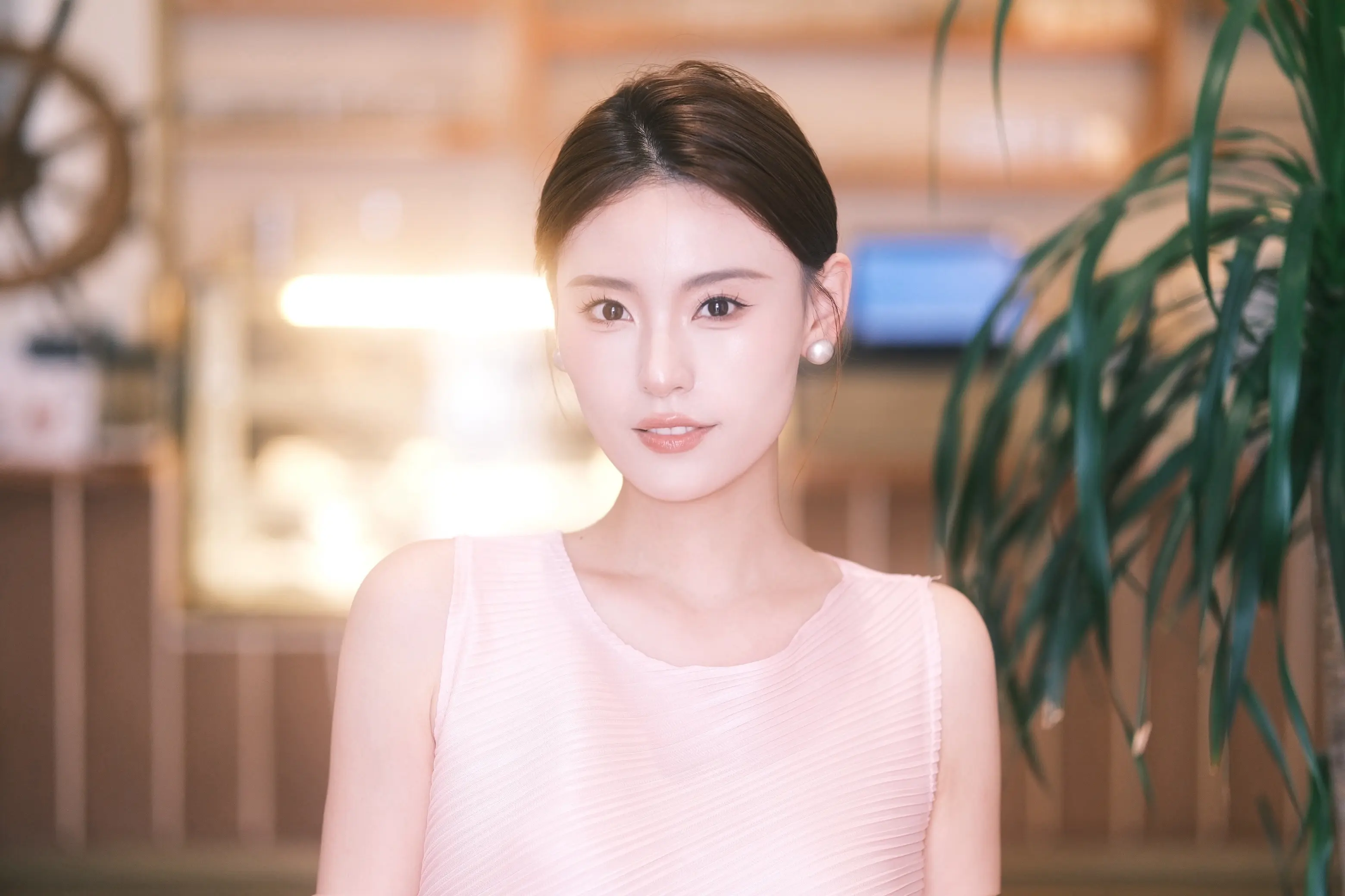 “对女人要求不要太高  又美又会做饭那是美的电饭煲”