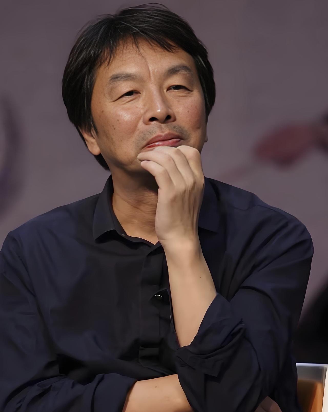 刘震云直击人性的一段话：“男欢女爱，出轨偷腥。男人找女人就像吸烟，有好的就吸好的