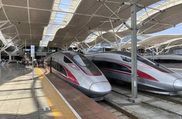 中国为什么执意要发展高铁，而不是廉价航空？因为中国在做一个赌注，赌的就是你用电，