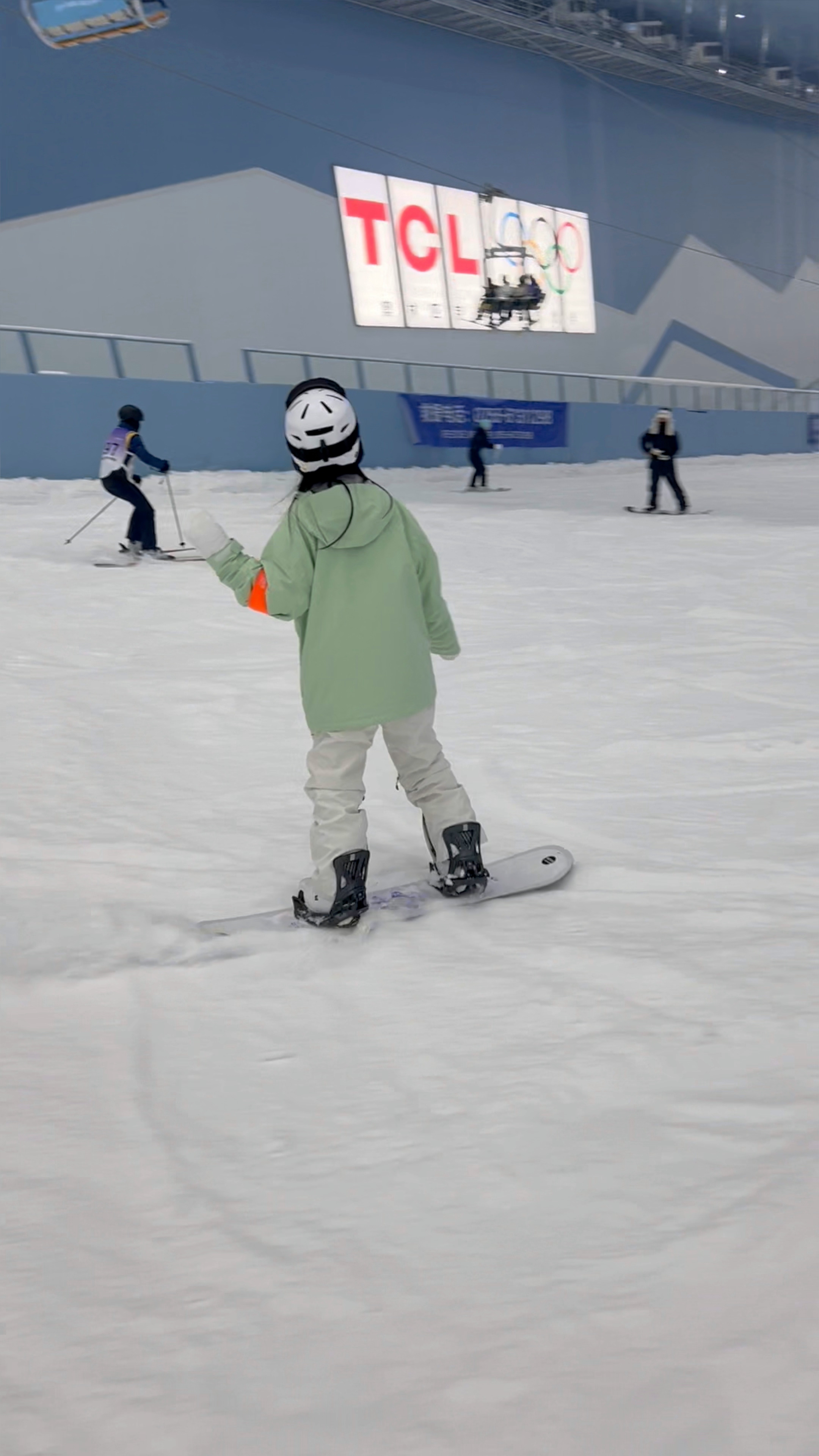 快 20 天没滑还是如此手拿把掐教练说我脑子里没少滑  直接搓上雪了p4 的 肥