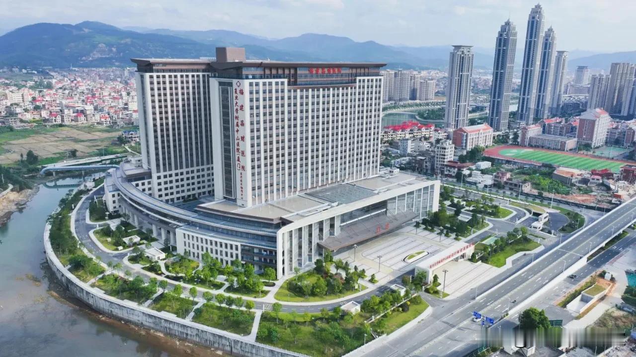 泉州昌财医院本月要正式开业了，公开宣称杜绝一切红包行为，免挂号费，检查检验费5折
