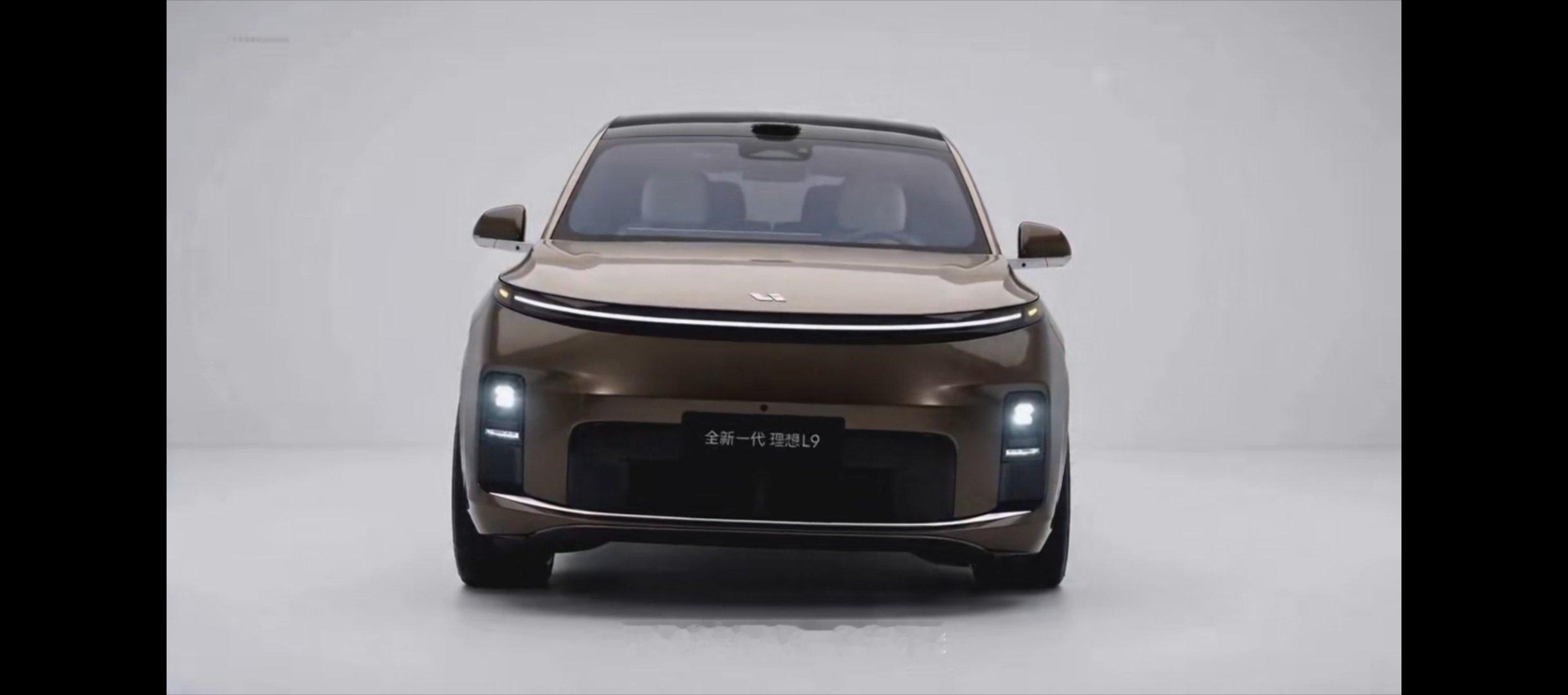 李想发的这个宣传片太有意思了，全程都是Ai替身，牛仔裤的隐喻很对味，Livis不