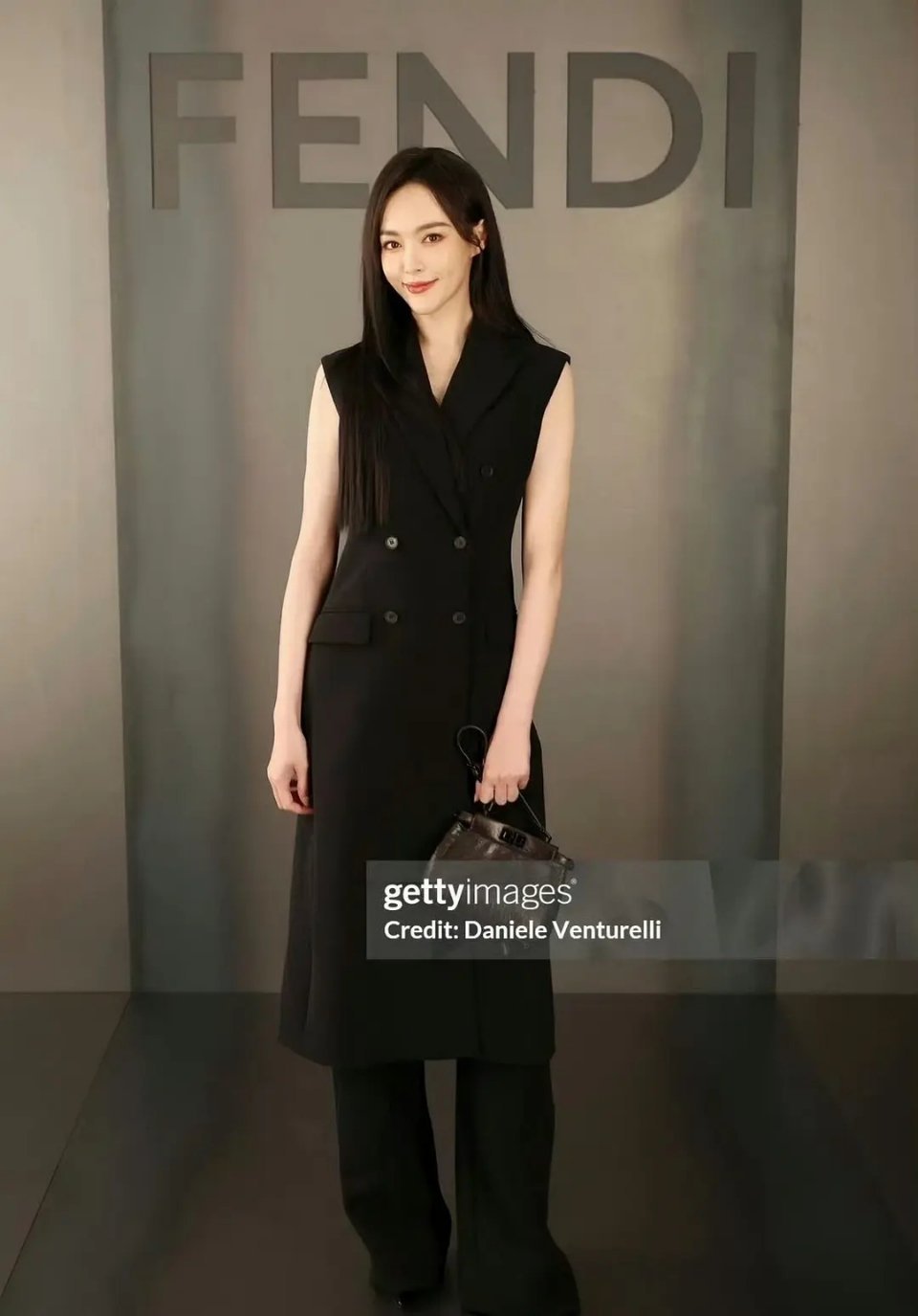 G社镜头下杨幂唐嫣谁的状态更好呢 