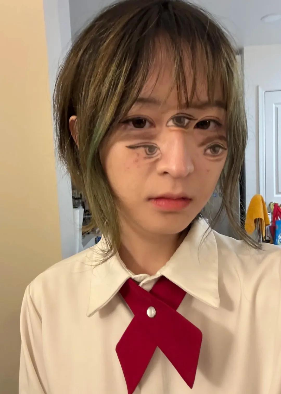 这姑娘万圣节的妆容看得我直头晕，还以为自己散光度数增加了！[捂脸]