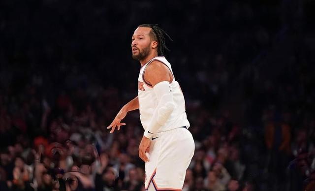 矮个子和二轮秀的荣光，布伦森独揽本赛季杯赛、东决和总决赛三大MVP。布伦森新王登
