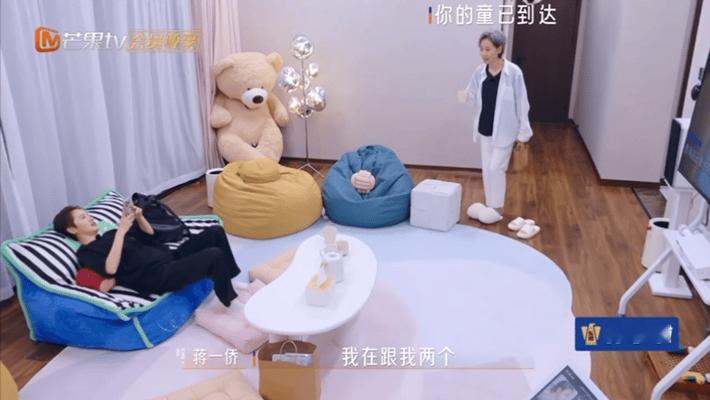 蒋一侨心疼TOP 看着TOP忙碌的日程，蒋一侨感慨万千，虽然他们年轻、充满动力，