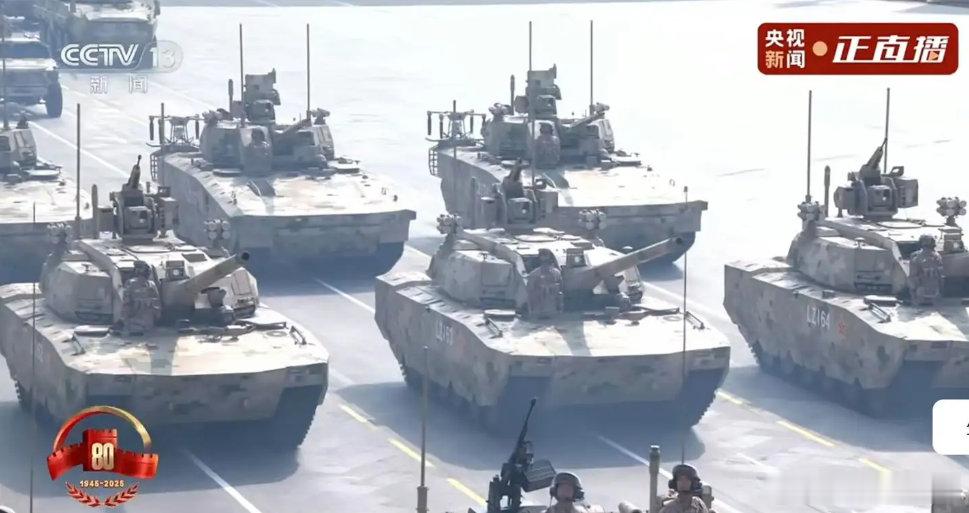 看完阅兵就发现一件事——军工和民用其实真的差不多。新能源车因为有大电池，所以更适