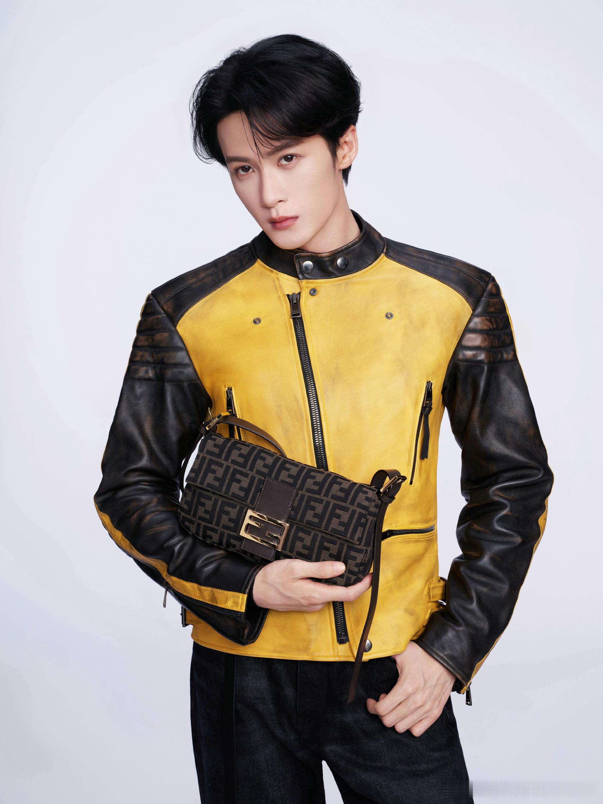 Fendi男装代言人檀健次jct檀健次 真的被檀健次的演技狠狠戳中了。从角色前期