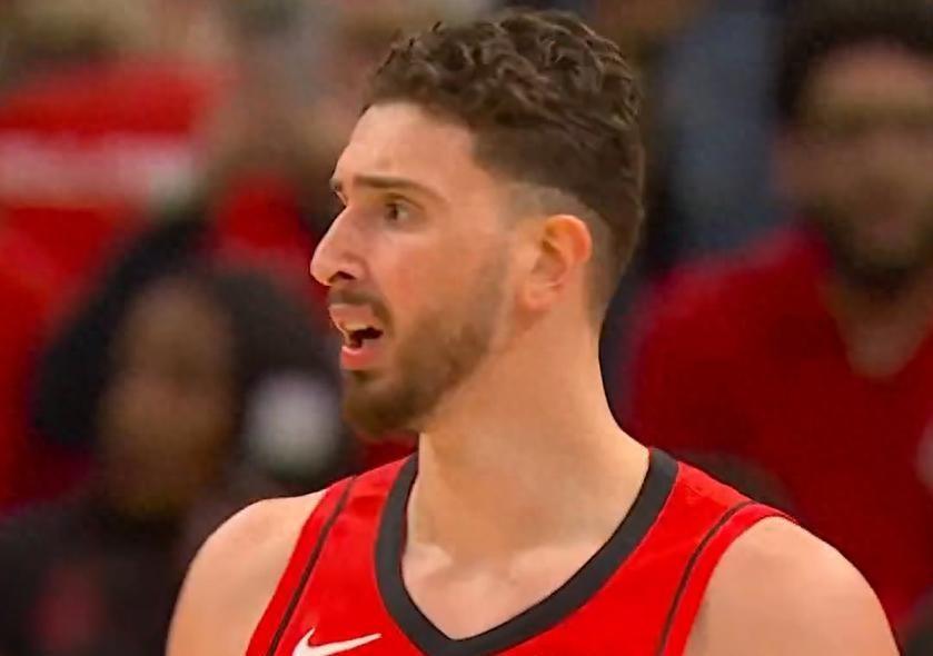 4月25日上午，NBA季后赛西部首轮G3，火箭队主场迎战湖人队。

最终火箭队通
