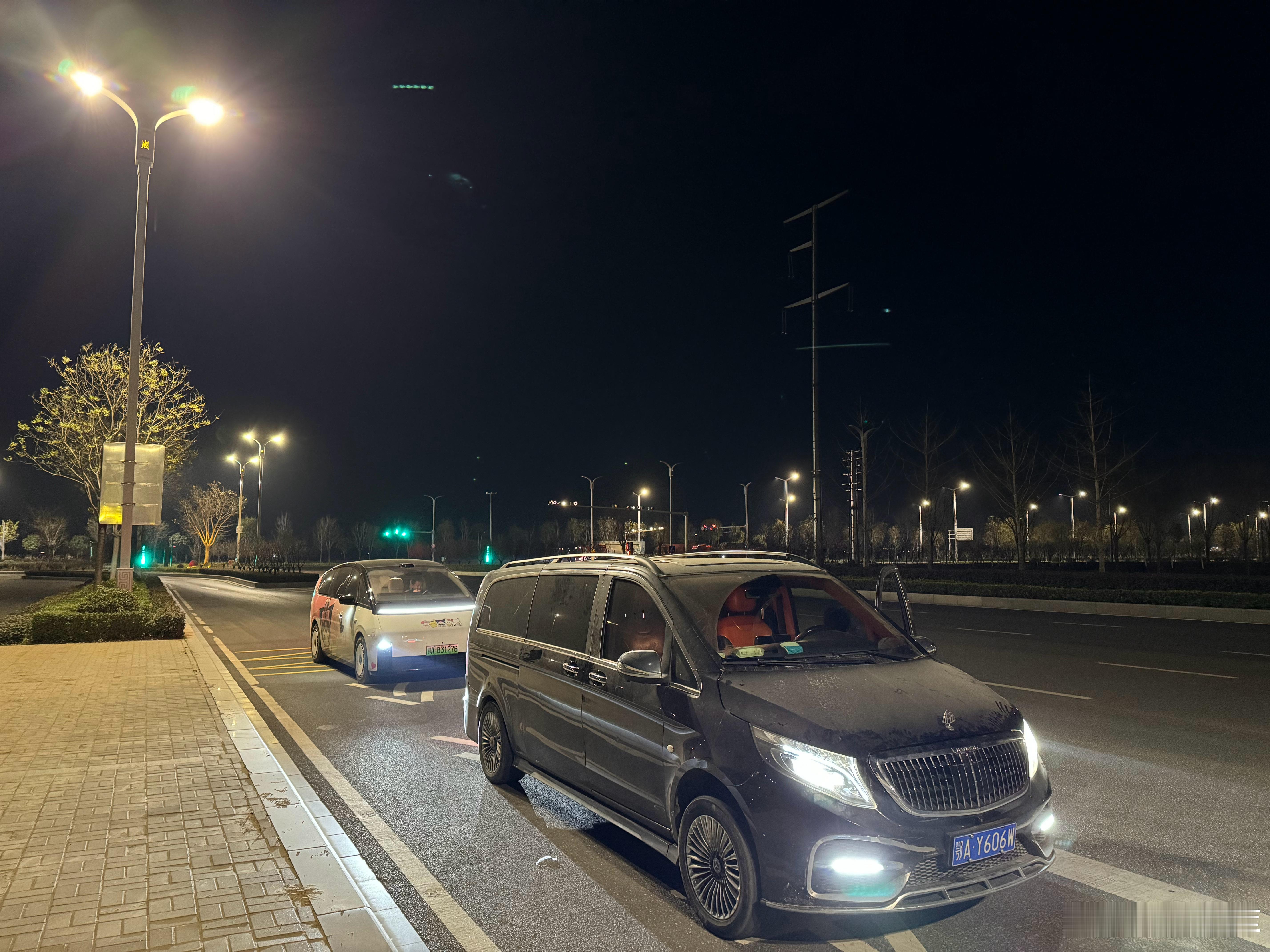 真是一路坎坷来回1000公里 顺利收购主要是这车停放了一年时间没油没电 还有一些