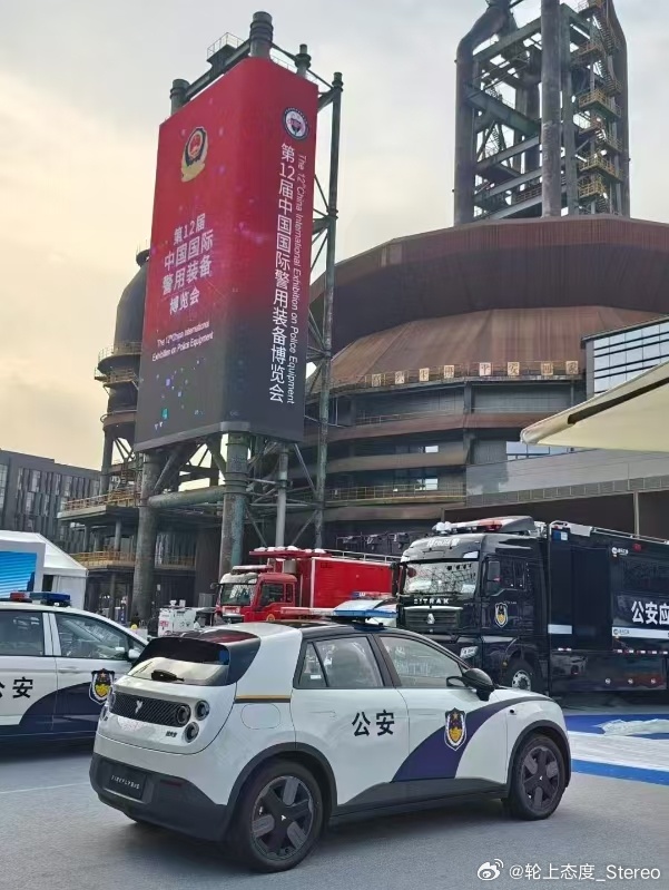 太权威了带皮肤的蔚来萤火虫 谁给那个意大利任务翻拍一下子啊，太合适了[馋嘴]我与