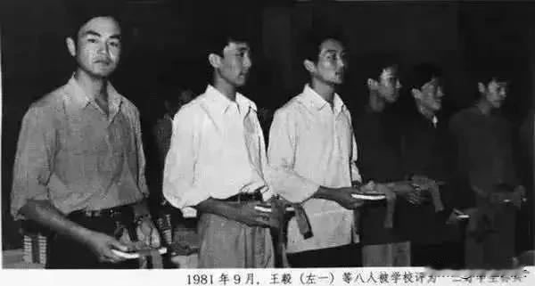 1977年，王毅成为恢复高考后的第一届大学生！当时他24岁，在黑龙江生产建设兵团