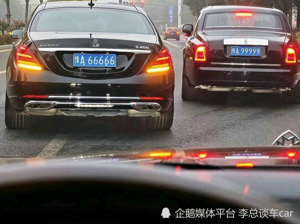 河南某大佬现身街头，800多万劳斯莱斯配99999，迈巴赫车主也羡慕据说这位河南